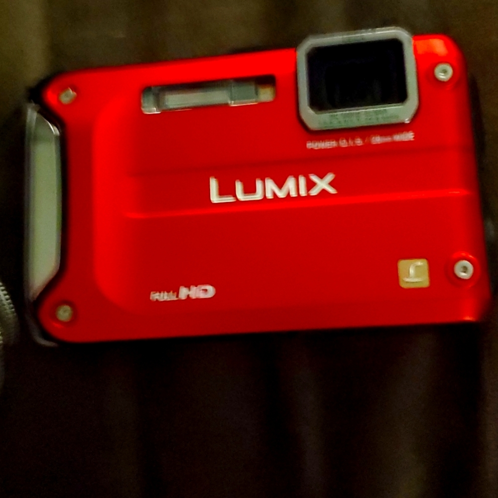Waterproof camera